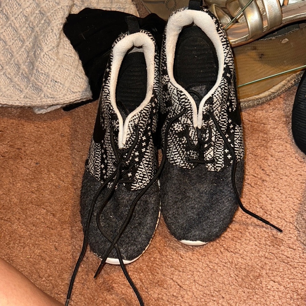 NIKE SNEAKERS